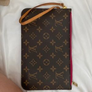 LV GM pouch
